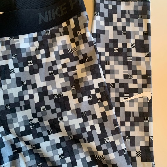 Nike PRO Leggings - Picture 2 of 3